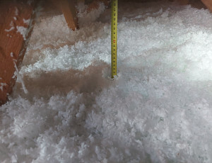 Zateplení stropu novostavby rodinného domu pomocí foukané izolace